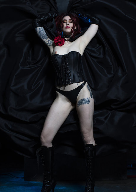 Comicbookgirl19 art model img