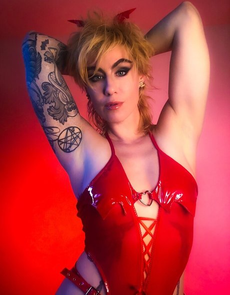 tiny onlyfans top image