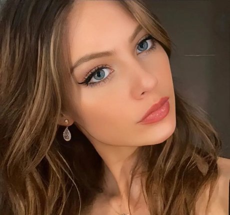 Jordan McEwen star pornographic photos