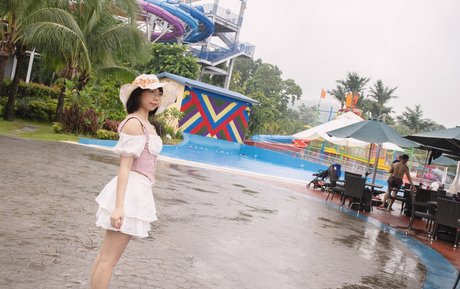 KitzCua model top photos