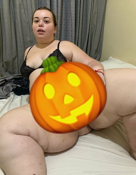 tattooed shemale onlyfans nude pic