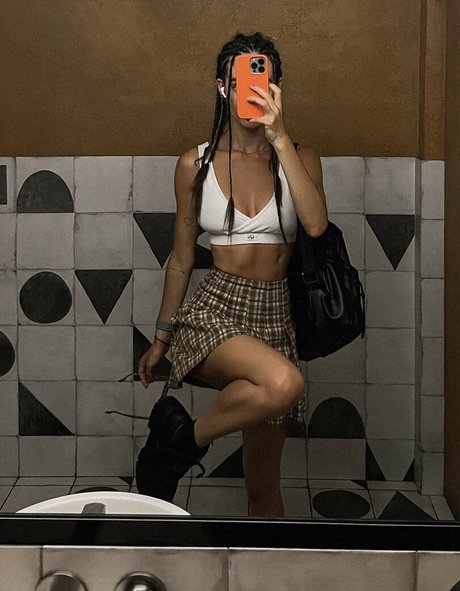 pretylittlething pornstar nice pic