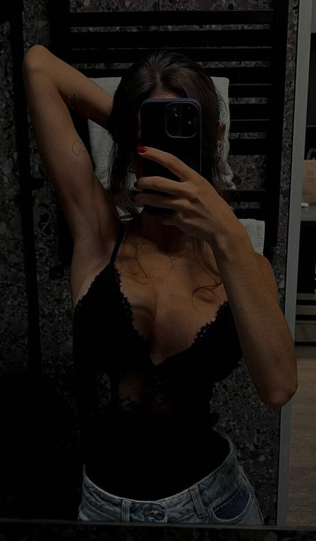 pretylittlething pornographic star img