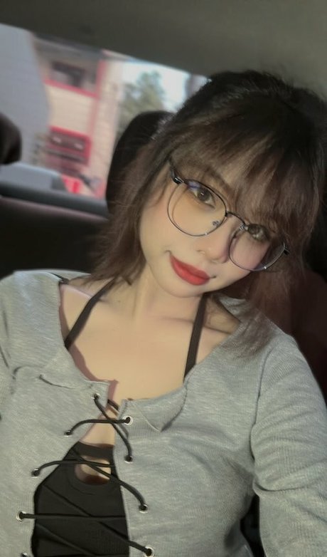 Risanomsyu model pornographic pictures