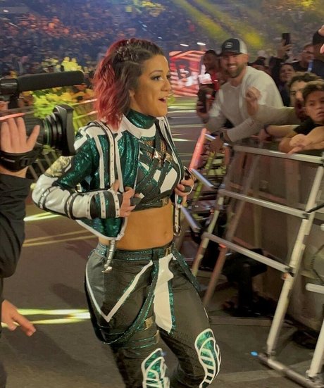 Bayley model top photos