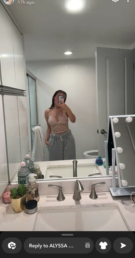 male onlyfans naked images