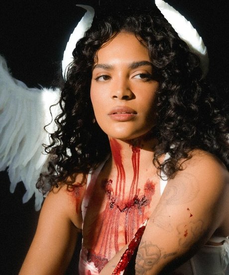 Sydeon model high quality pictures