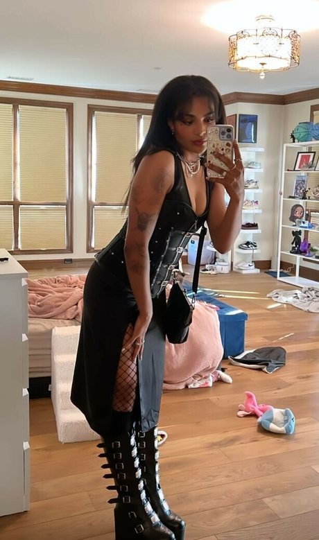 Sydeon art actress images