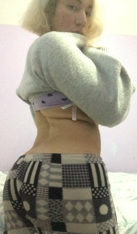 Hexanne beautiful model picture