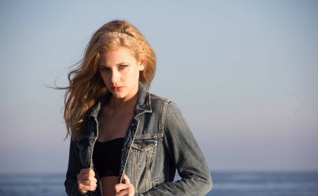 Lili Reinhart star sex archive