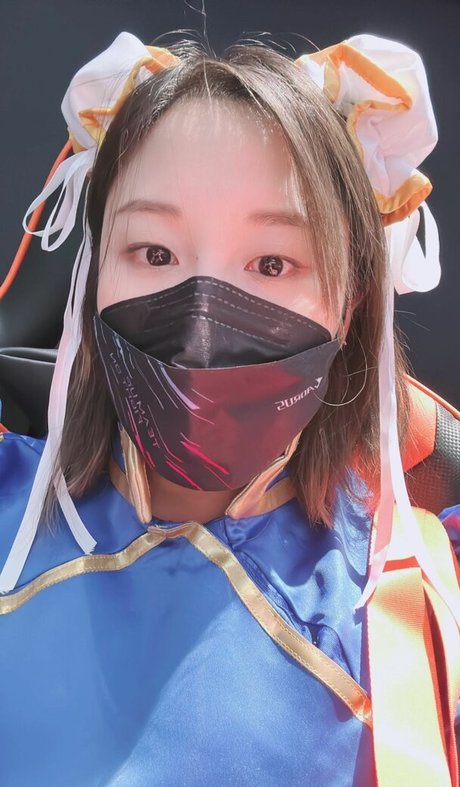 Starsmitten pretty model pic