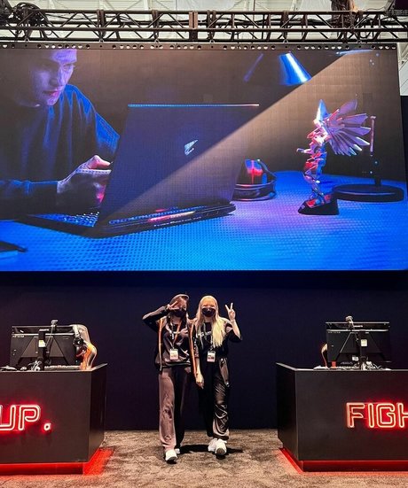 Starsmitten pretty pornstar gallery