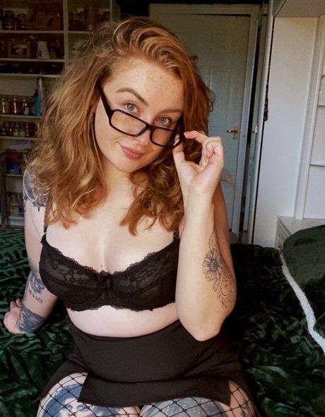 LittleRed x pornstar xxx pics