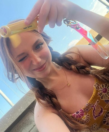 Ellie Schnitt pornographic model galleries