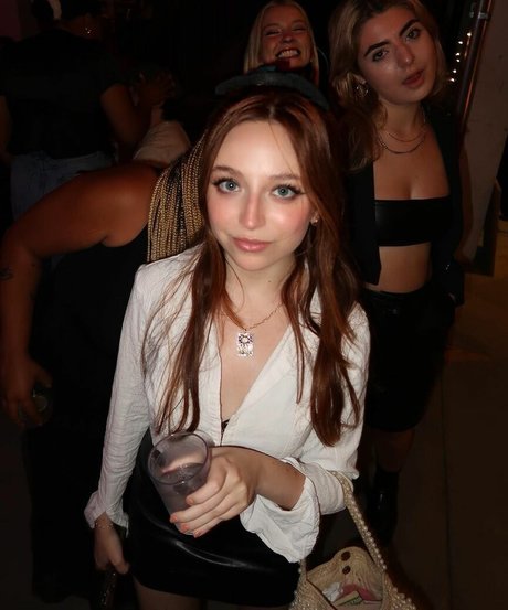 Ellie Schnitt model pornographic photos