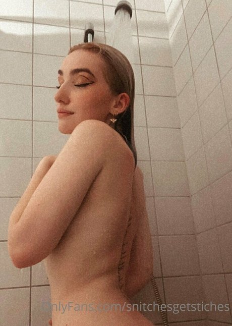 snitchesgetstiches pornstar photo