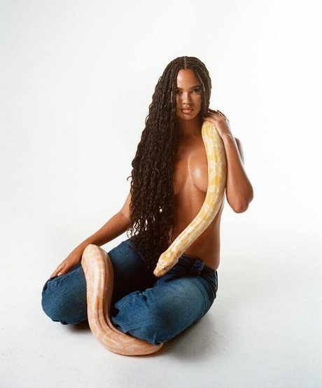 Juliana Nalu art pornstar pictures