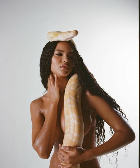 Juliana Nalu hd actress pictures