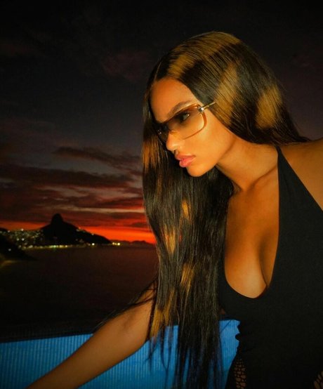 Juliana Nalu Profile pic