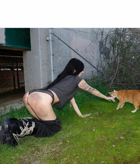 DeathbyRomy model adult pics