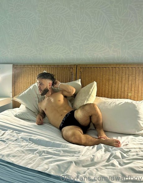 pekehottie model free img