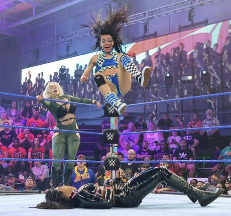 Nikkita Lyons model sexy picture