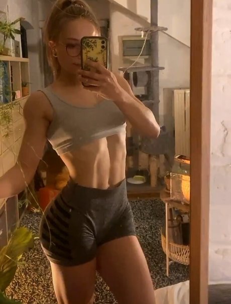 Aline Dessine pornstar beautiful pictures