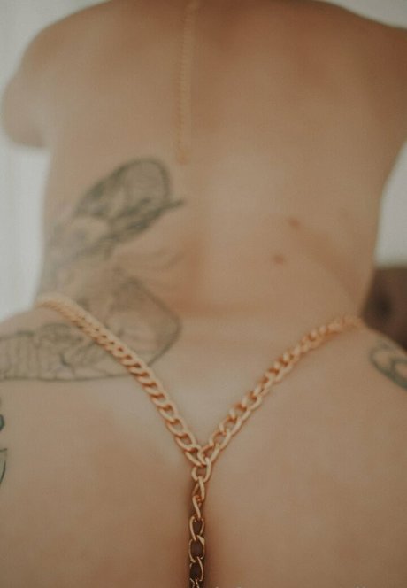 busty mom onlyfans free sexy picture