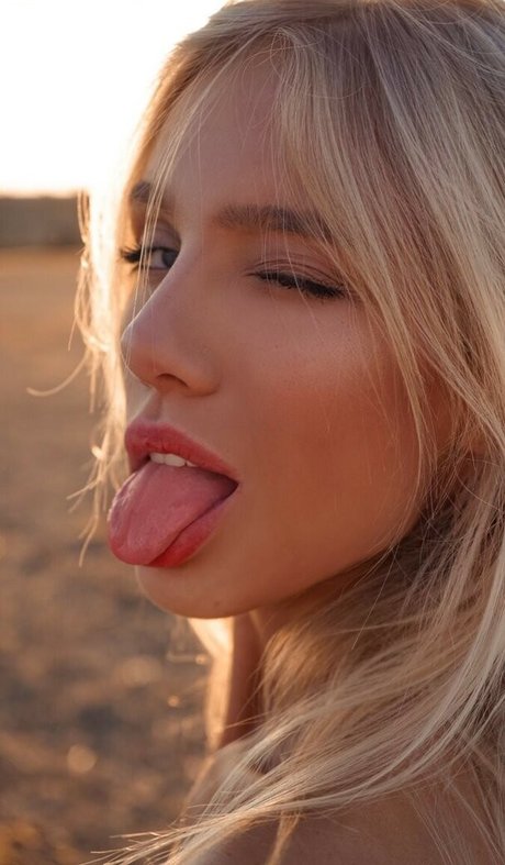 Sara Hardel model erotic img