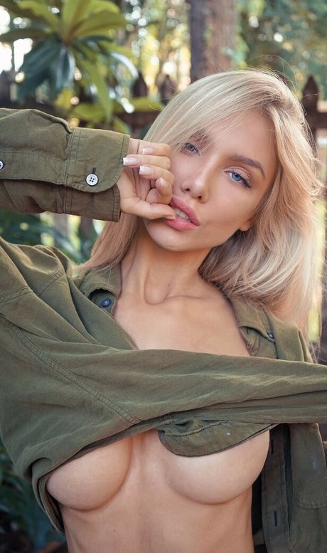 Sara Hardel star sexy photos