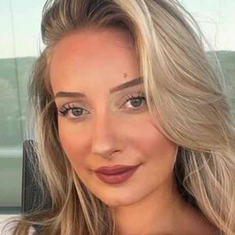 Ermira Lika top star picture