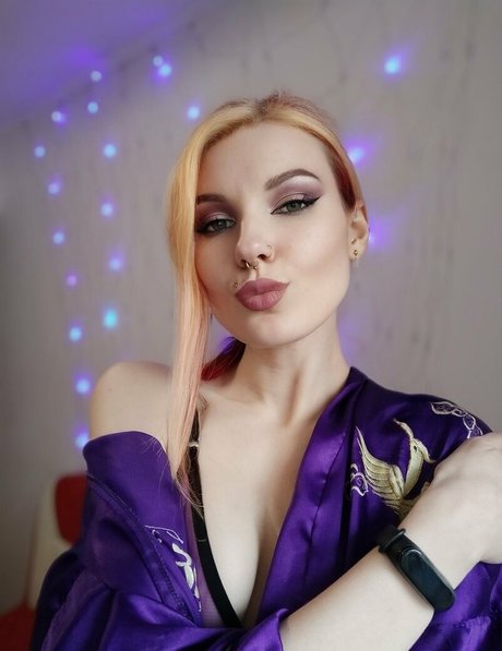 lida bond naked model images