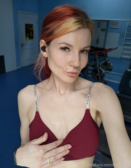 lida bond sexy actress pic