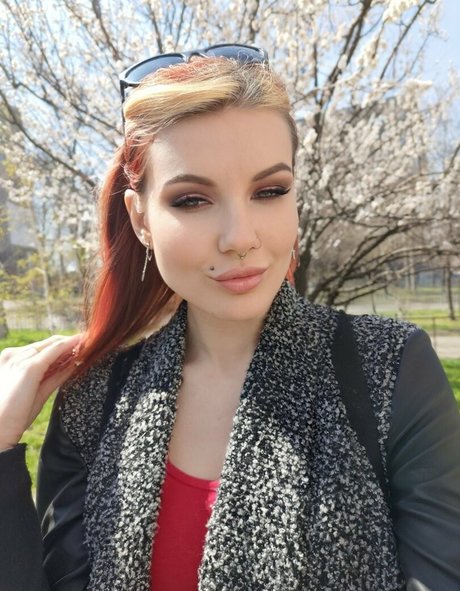 lida bond hot model img