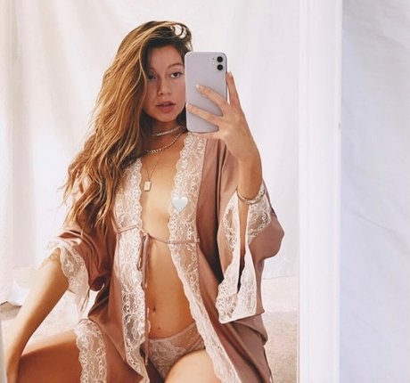 Veronica Desjardins hot model archive