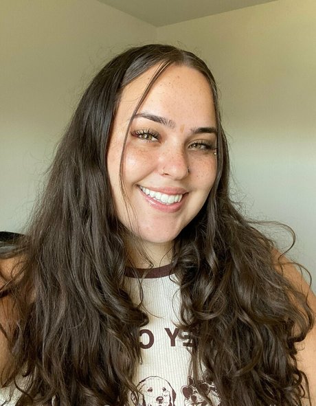 yummyliyahh erotic pornstar photos