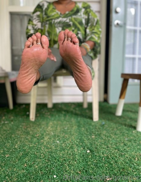 gmtninc naked model img