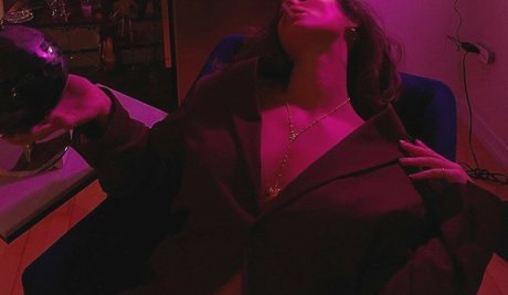 Paige Evans naked model pic