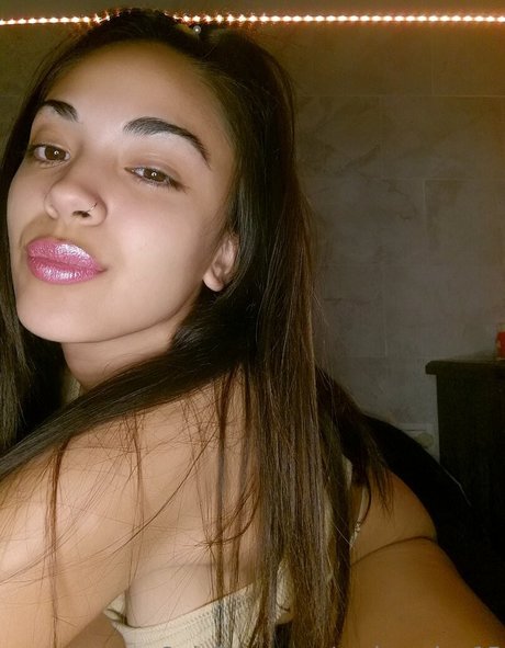 melumeluu15 pornographic model photos