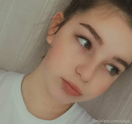 valya_ erotic model picture