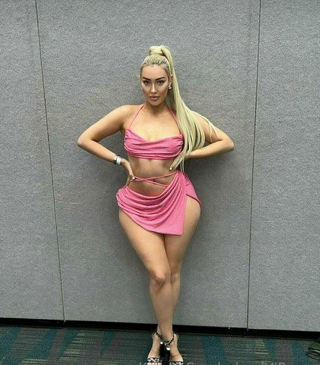 KendraSunderland model pornographic images