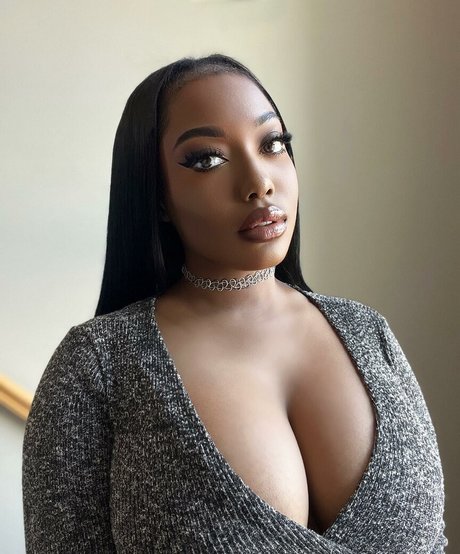 Mswandaxo naked model photos