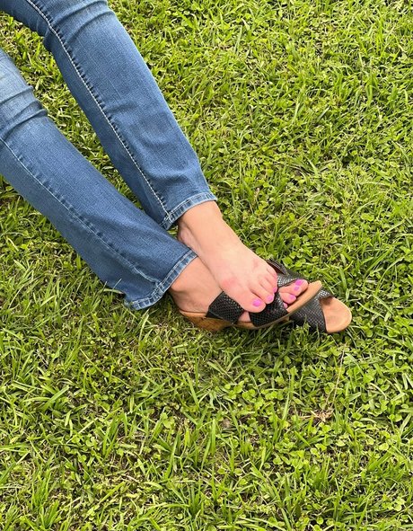 wifeyassandfeet hd model pic