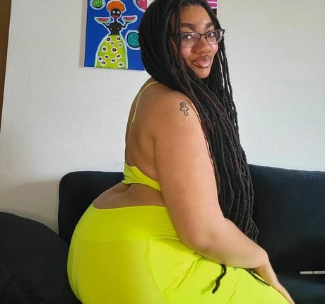 Locked Honey Princess xxx model pictures