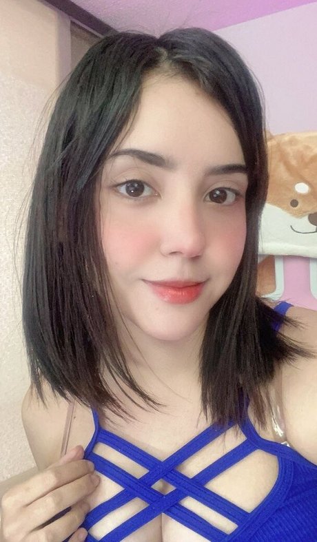 Itsmidna hot model pic