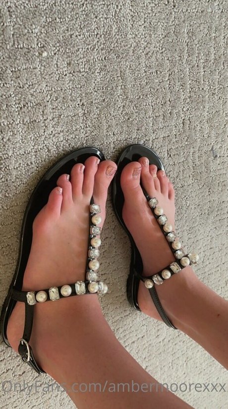 Amber Moore art star gallery