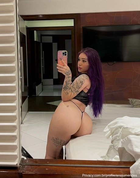 Anajumendes naked model photos