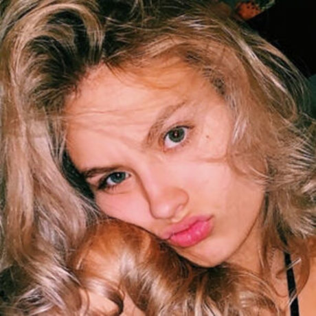 Miahandley porn model pics