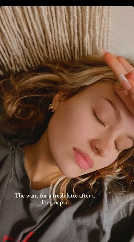 Miahandley model best photo