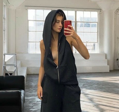 Bec Lauder star art gallery